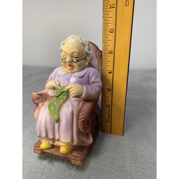 Vintage Brinnco Grandma Knitting Coin Bank Figurine 1970s - Picture 6 of 9